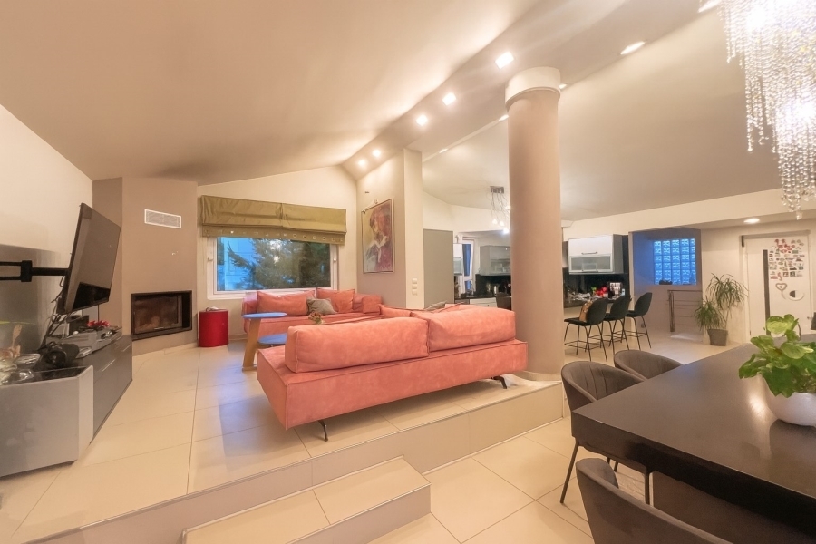 Luxury Maisonette in Glyka Nera – 3’ from Kantza Suburban Station 