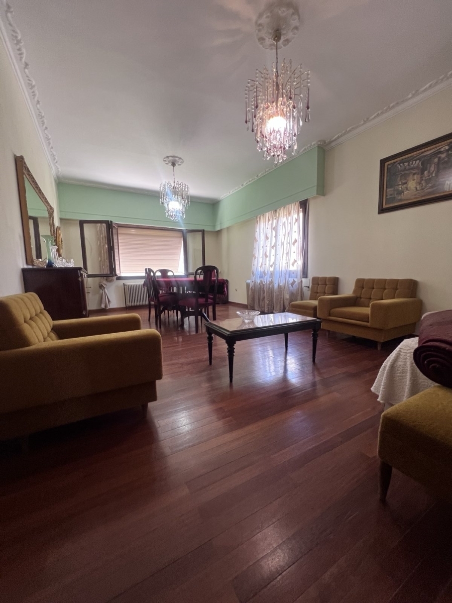 ΠΩΛΕΙΤΑΙ – Τριώροφη Μονοκατοικία 360τμ στην Πλατεία της Κύμης Ευβοίας, με Θέα στο Απέραντο Γαλάζιο | 180.000€ 